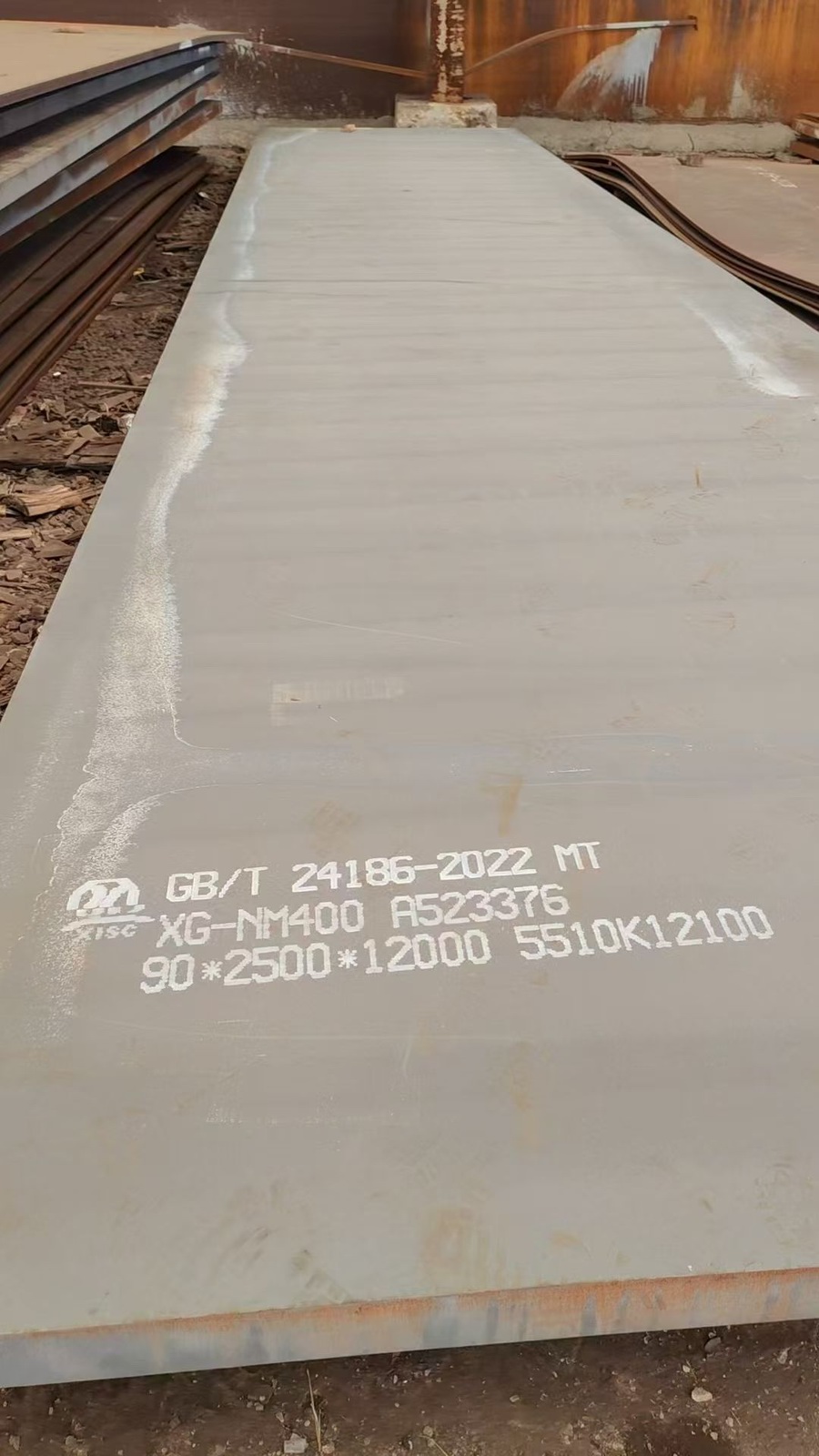 Wear resistant steel